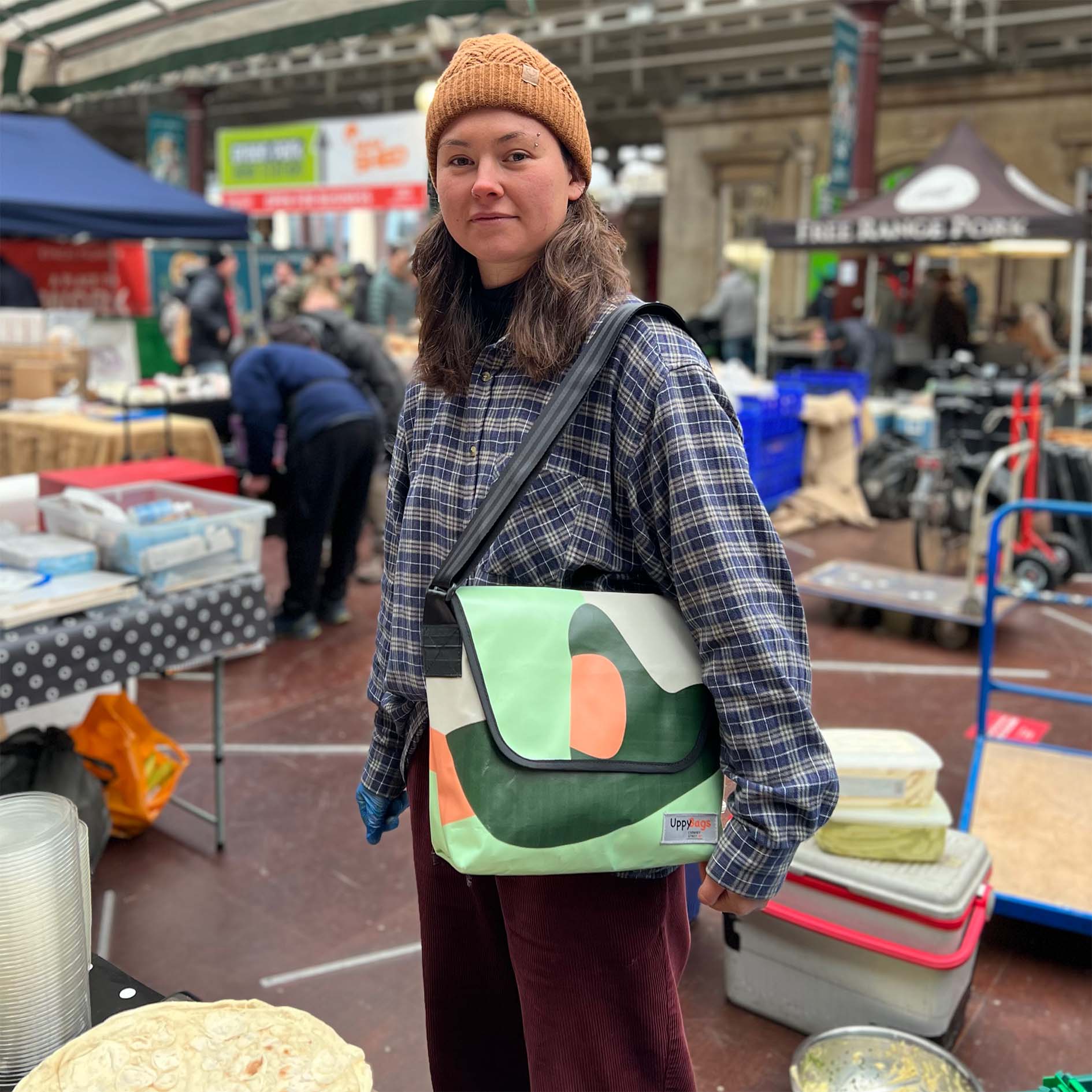 Recycled material messenger, made of upcycled scaffold banner