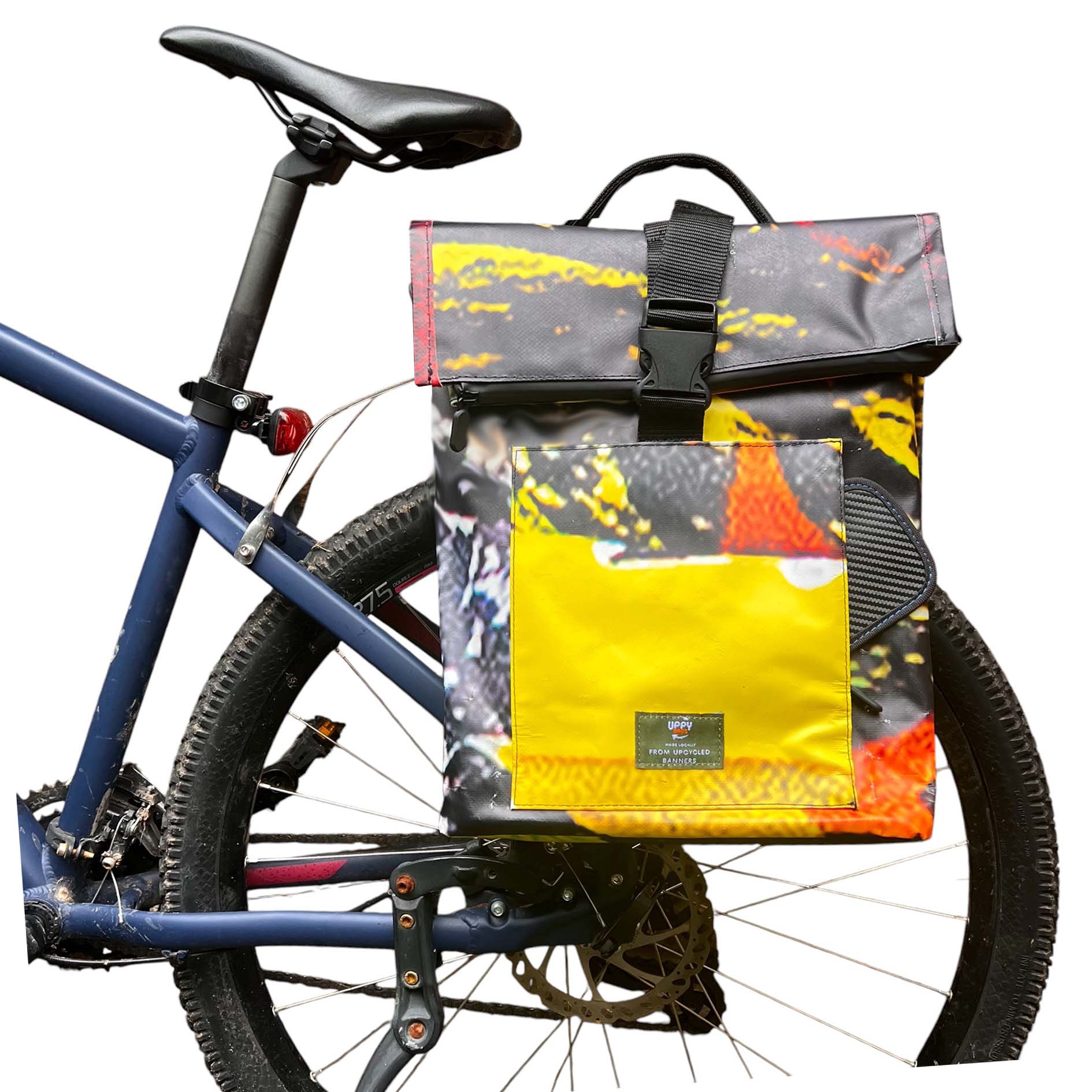 Bicycle bag 6 made from recycle material scaffold banner